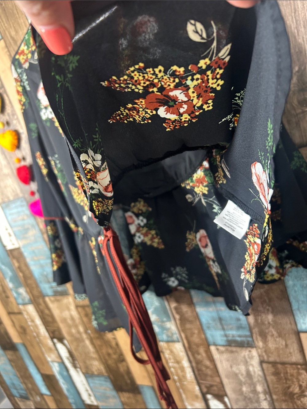 Floral Tie-Front Ruffle flare sleeve top Black - Picture 9 of 16